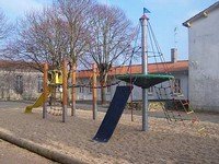 Play equipment with bird's nest