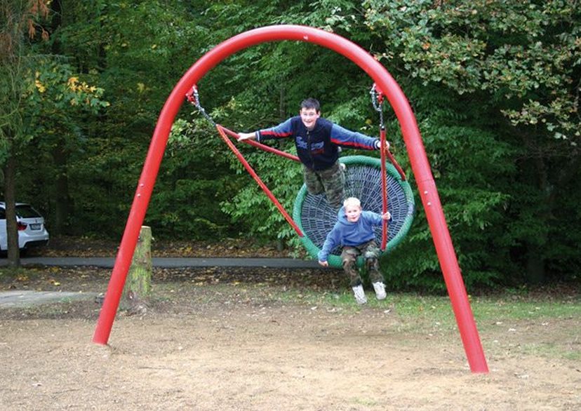 Arch swing