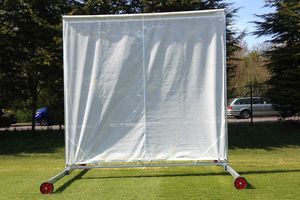 retractable sightscreen