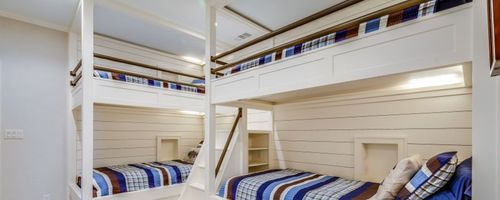 7 Tips For Bunk Bed Fall Protection & Other Bedroom Safety Measures bunk bed fall protection