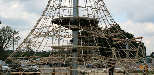 Rope net pyramid