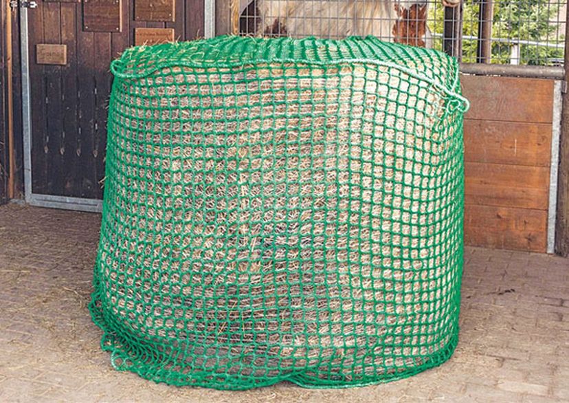 hay net in box form